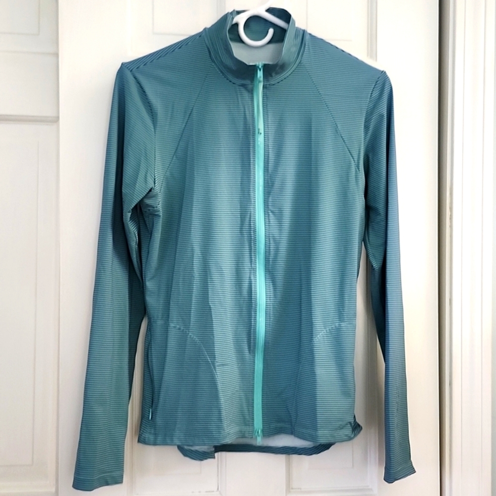 Carve designs rash guard jacket.